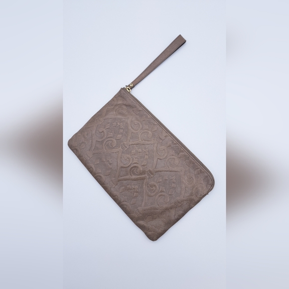 Hobo Vida Wristlet Embossed Brown Leather Zip Pouch Clutch - Picture 8 of 11